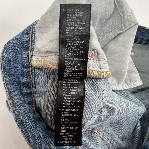 Forever 21 Distressed Cuffed Hem Jean Shorts Size 27 Women’s - Picture 5 of 5